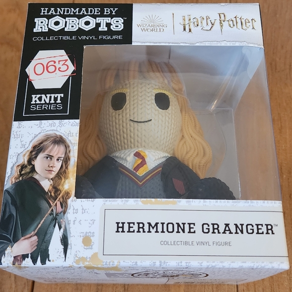 Hermione Granger Collectible Vinyl Figurine - Picture 3 of 9